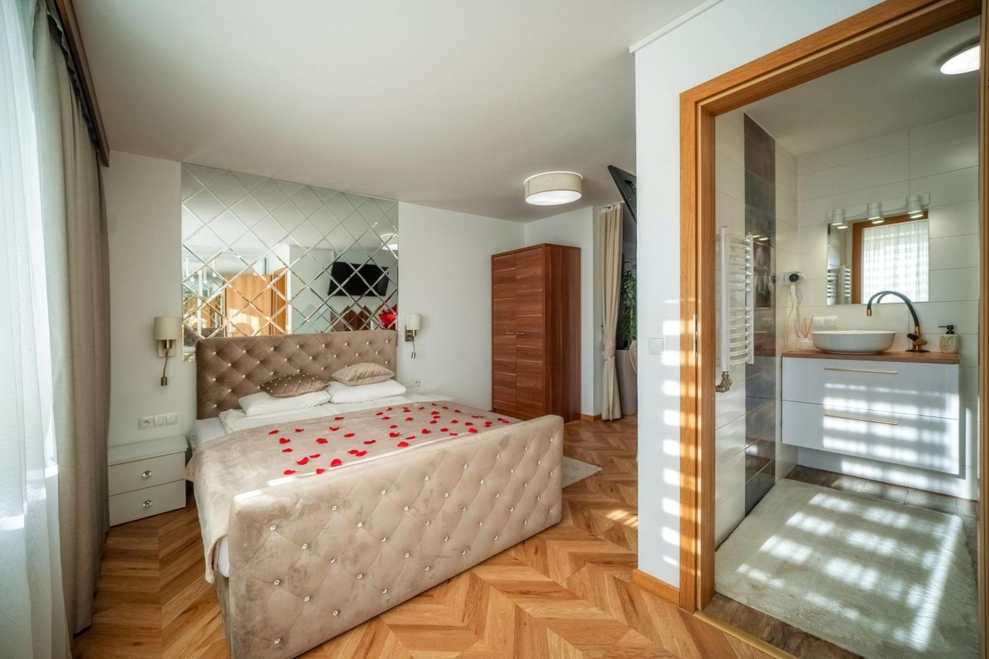 Gorski Resort Lux Apartments Jacuzzi & Sauna โปโรนิน ภายนอก รูปภาพ